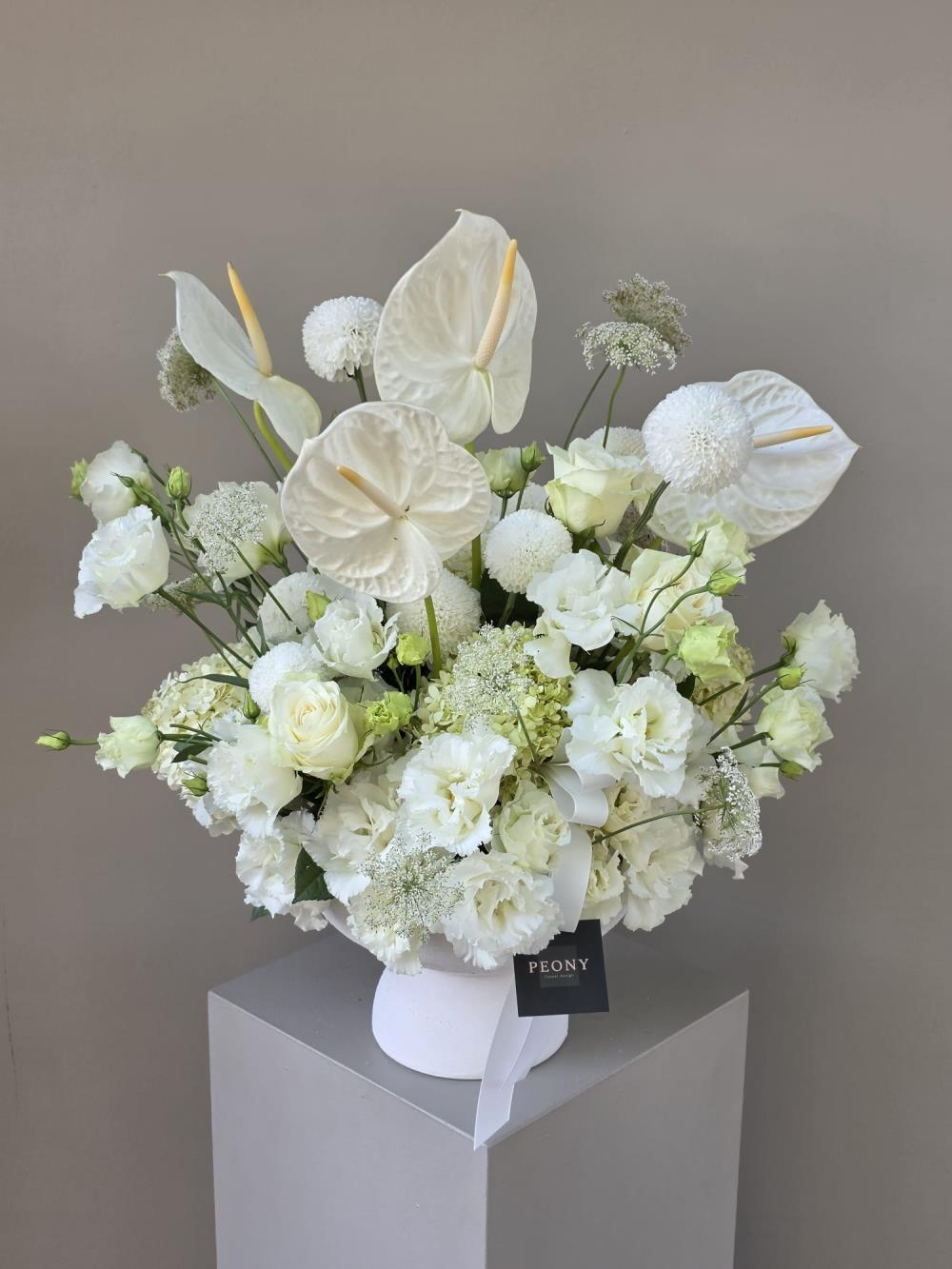 Noble White Arragement 